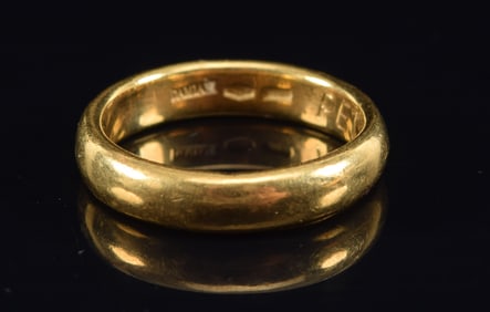 18K gold wedding band. Engraved and dated on interior. Marked. Ring size: 4.75. 4.5 grams.