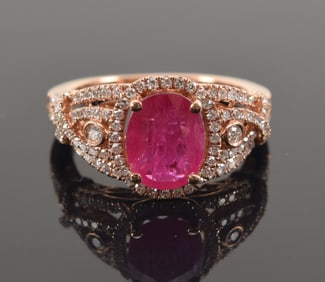 EFFY 14K gold ~1.5CT ruby and diamond ring. Oval cut ruby stone measures about 9.1 x 7.1mm. Marked