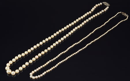 2 antique pearl necklaces. 1) Small graduated pearl necklace with gilt silver clasp set with 3 mine
