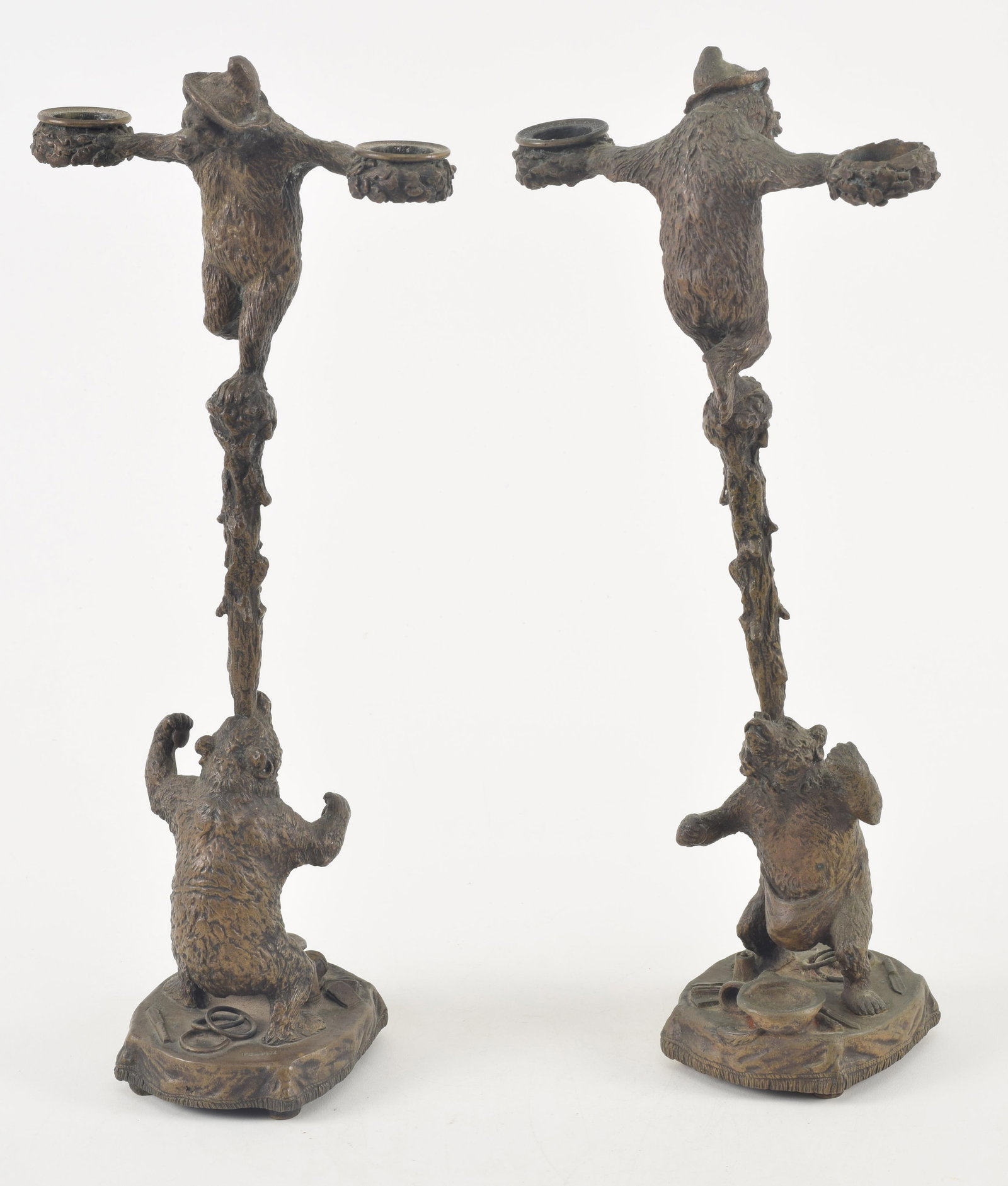 Christophe Fratin pair of acrobatic bears bronze candlesticks. Each depicting a pair of street (1 of 11)