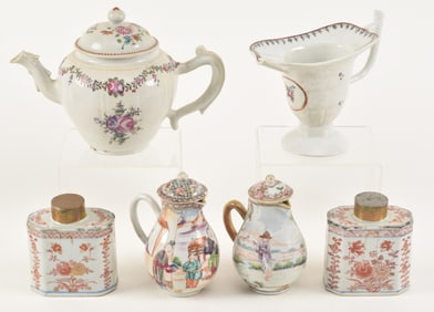 Collection of 6 Chinese export porcelain items, China 19th Century. Including a floral decorated