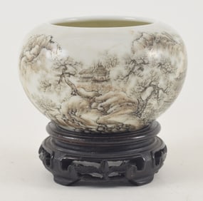 Porcelain water coupe. Chien Lung mark (1735-1796) and of the period. Finely painted grisaille lands