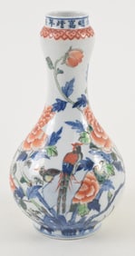 Porcelain vase. China. Early 20th century. Garlic mouth form. Wu Tsai decoration of birds and