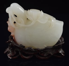 Jade goose with lotus plants. China. Chien Lung period (1735-1796). Pure white stone with a red
