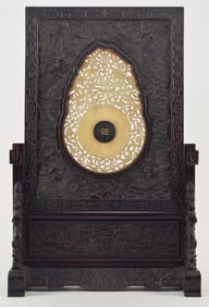 Table screen. China. Chien Lung period (1735-1796). Jade panel carved with chih lung scrolls and