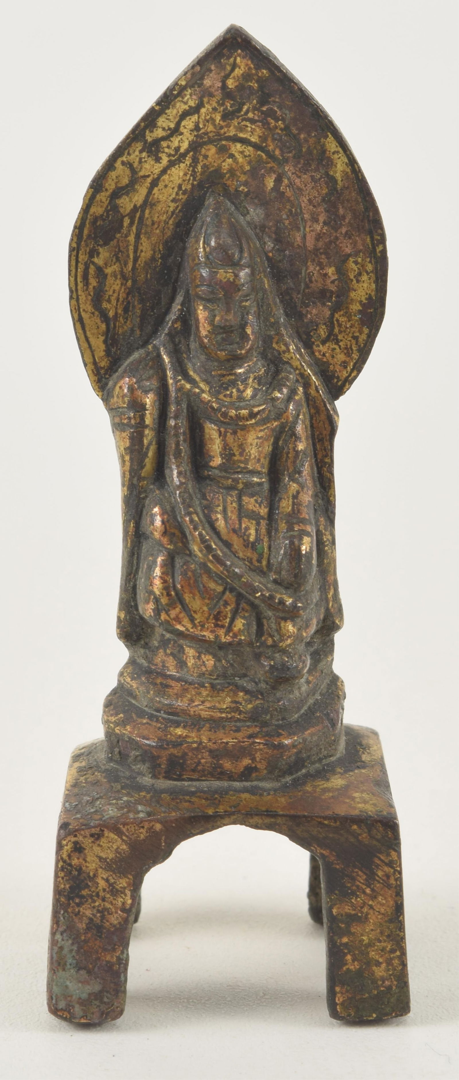 Votive buddhist image. China. Tang period (618-920). Gilt bronze figure of the seated "Moon Viewing" (1 of 5)