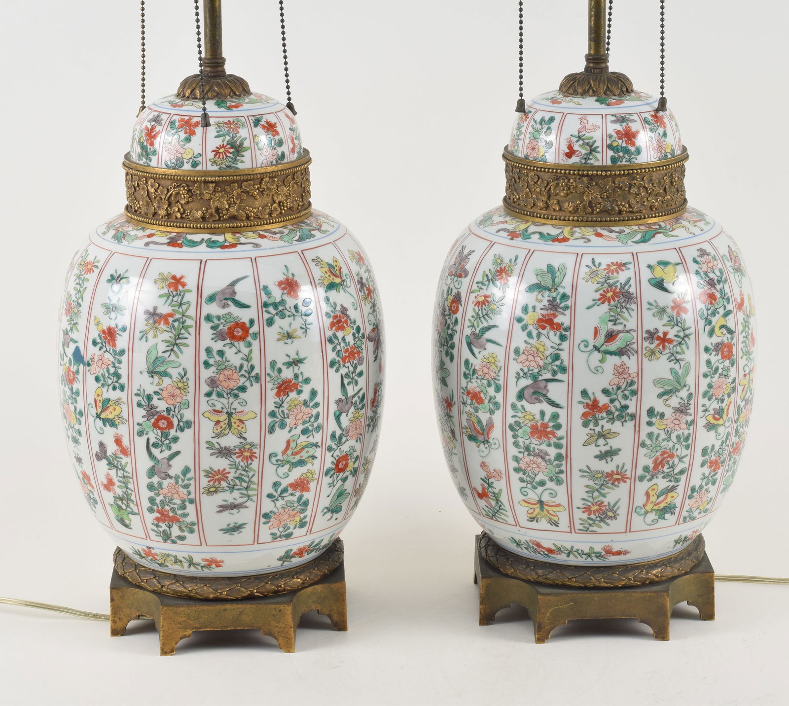 Pair of porcelain covered jars. China. 19th century. Famille verte decoration of columns of birds (1 of 8)