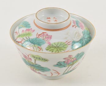 Porcelain covered cup. China. Kuang Hsu mark (1875-1908). Decoration of birds and lotus in famille