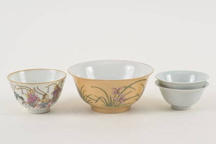 4 porcelain cups. China. 19th century. A pair with a "tea" in underglaze ble and 2 cups: one cafe au