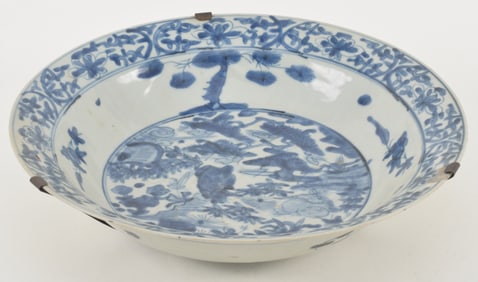 Porcelain charger. China. Ming period. Underglaze blue and white decoration of animals in a