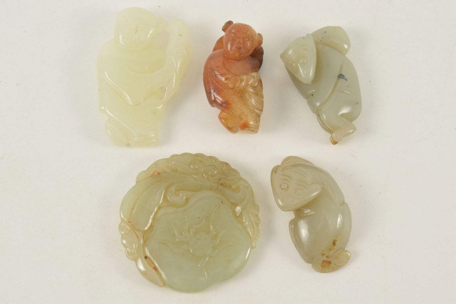 5 jade pendants. China. 19th/20th century. Largest 2in. (1 of 6)