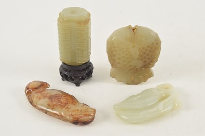 5 jade pendants. China. 19th/20th century. Largest 2in.