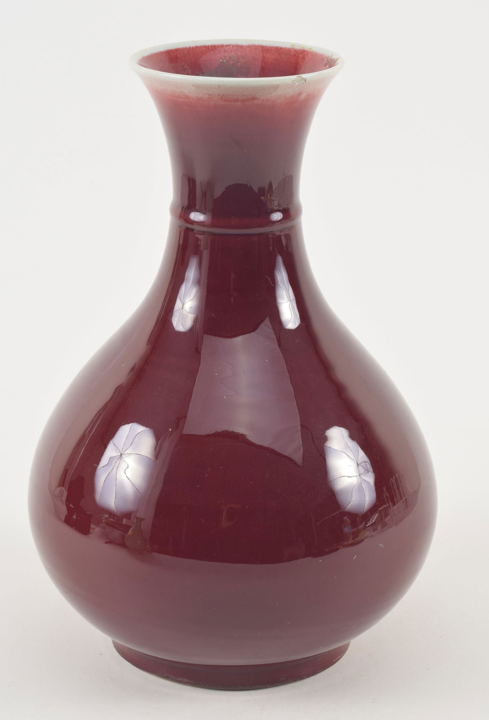 Porcelain vase. China. Engraved Hsien Feng mark and probably of the period, 19th century. Lang yao (1 of 5)