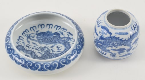 2 porcelains. China. 19th century. Vase and brush washer. Decoration of dragons and clouds in