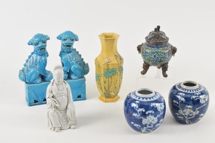 Lot of assorted items. China. 19th/early 20th century. To include: pair of turquoise foo dogs, pair