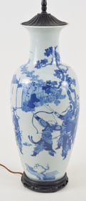 Porcelain vase. China. 18th/19th century. Underglaze blue decoration of an historical scene with arc
