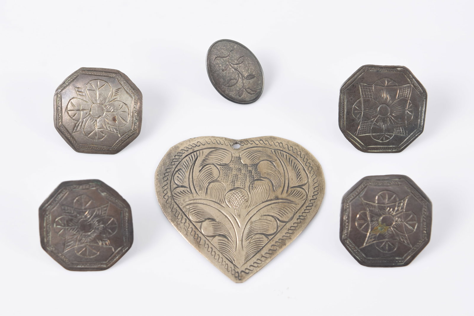 Collection of 18th century silver buttons. To include: set of 4 octagonal form buttons with engraved (1 of 3)