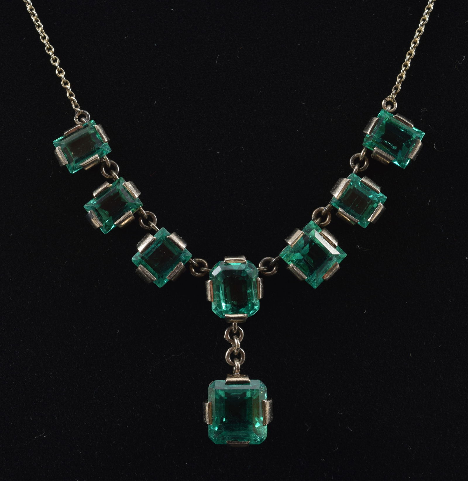 Art Deco 18K gold natural Colombian emerald mounted necklace. Set with 8 rectangular and octagonal (1 of 12)