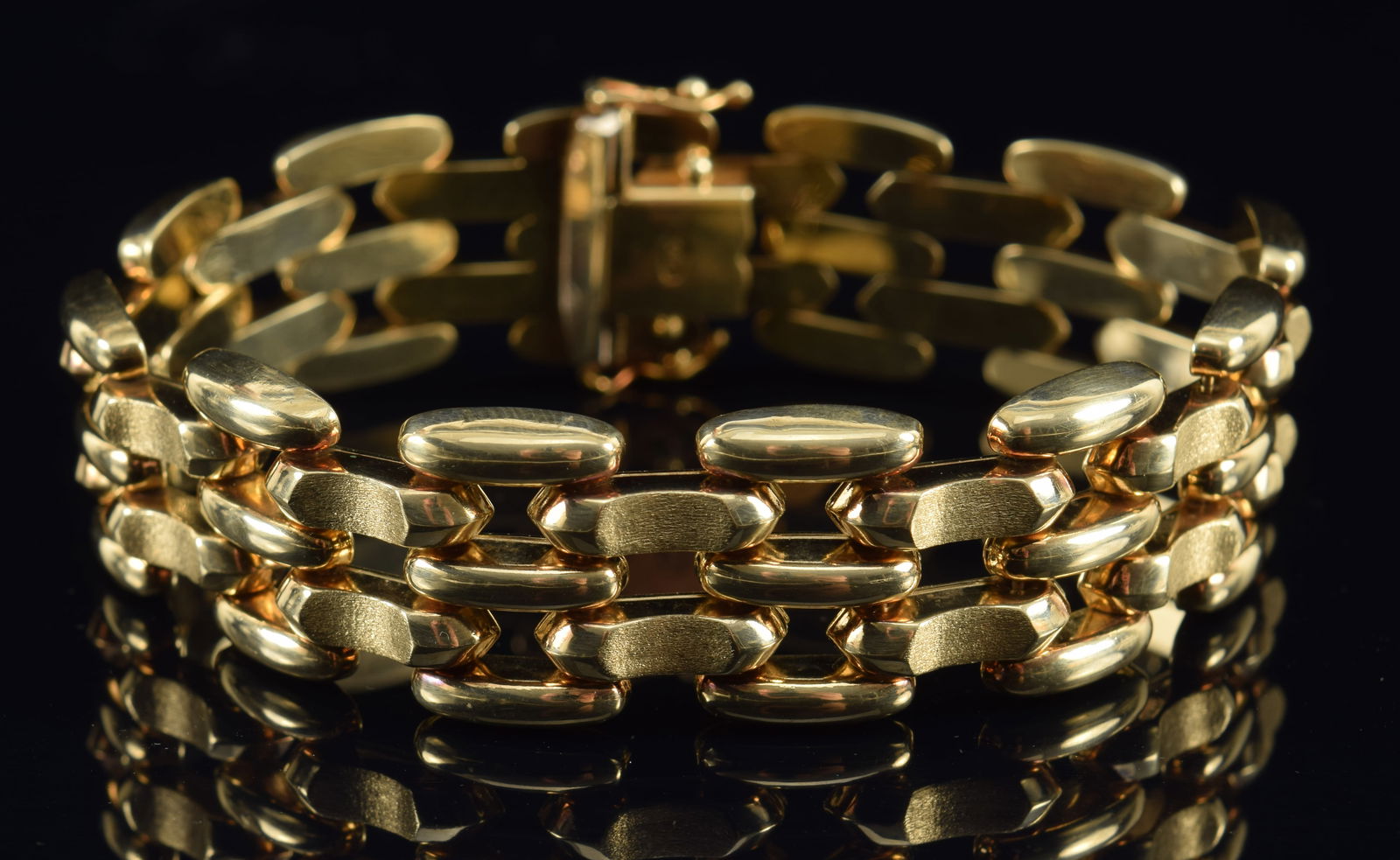 14K gold link bracelet. Alternating polished and brushed link design. Stamped 585. 7.75in length. 28 (1 of 4)