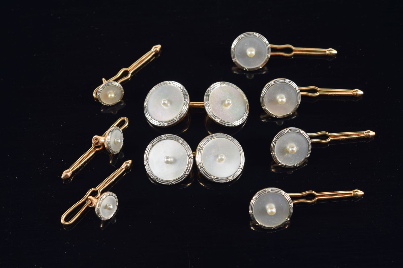 14K gold mother of pearl men's cufflink and shirt stud set. Cufflink diameter 14mm. Stamped 14K and (1 of 6)