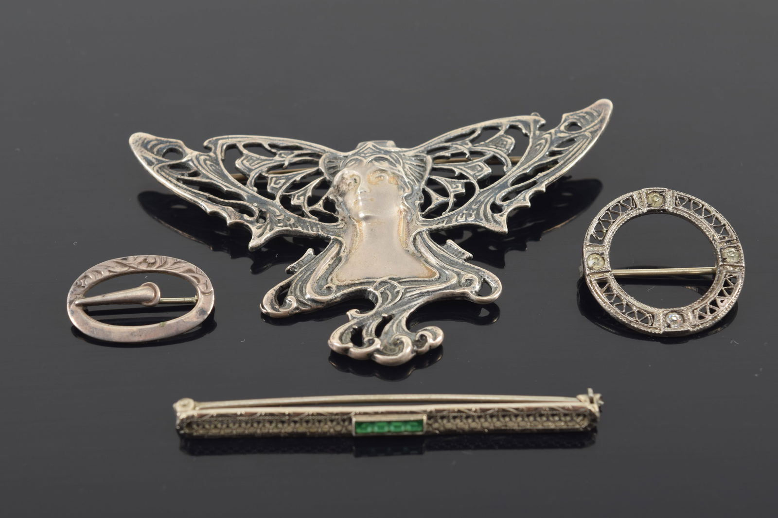 Lot of 4 Victorian silver pins. Largest: 2.75in wide. 0.5 ozt. (1 of 5)