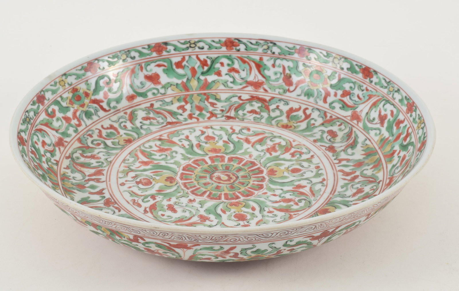 Chinese Kangxi period famille verte porcelain deep dish made for the Thai market. Floral decoration. (1 of 7)