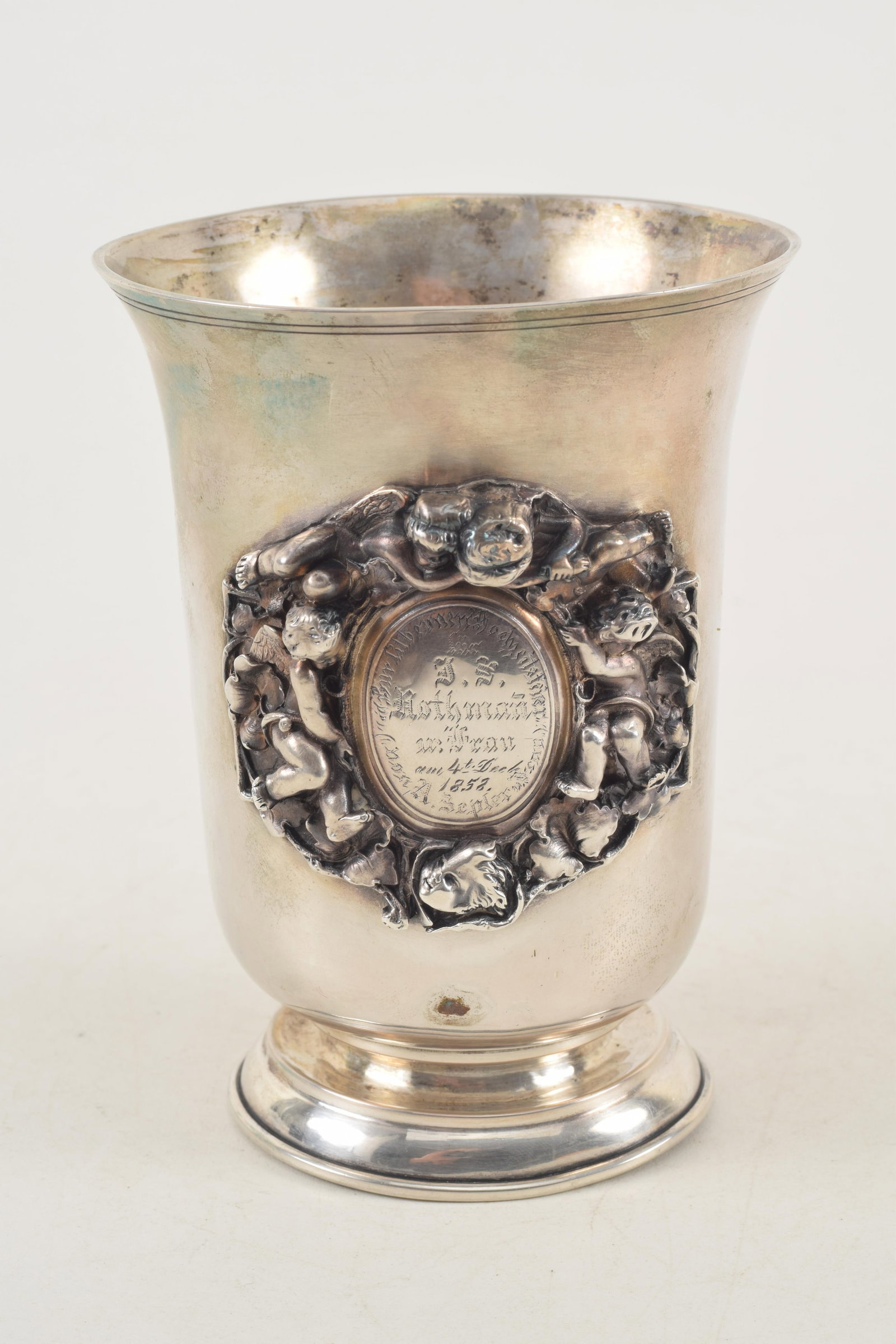 German silver presentation beaker with applied crest with putti "Rothman 1858" 6.27 ozt (1 of 7)