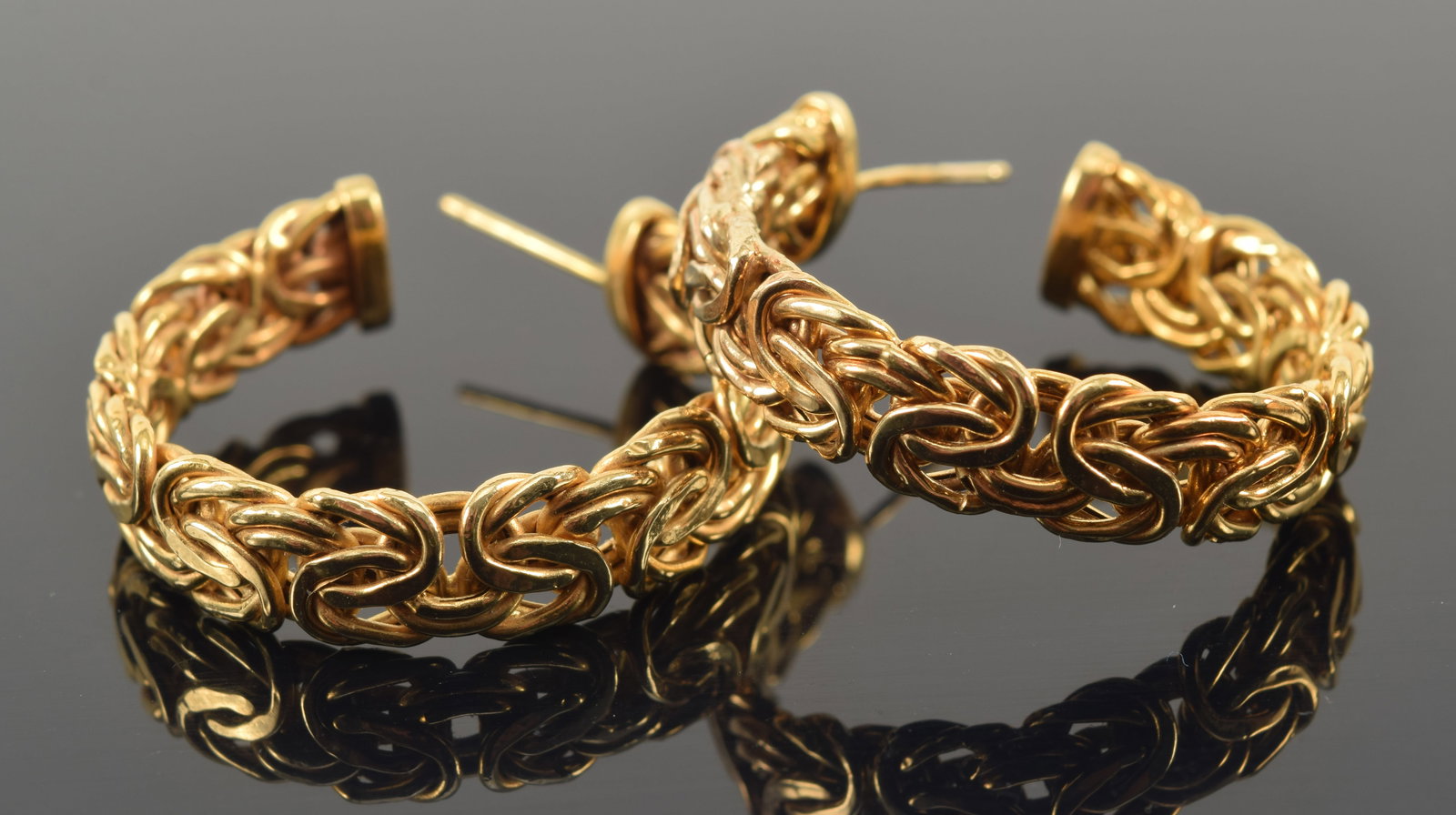 14K gold Byzantine link earrings. 3/4 hoop. Marked near post. 1.25in diameter. 7.5 grams.: 14K gold Byzantine link earrings. 3/4 hoop. Marked near post. 1.25in diameter. 7.5 grams.