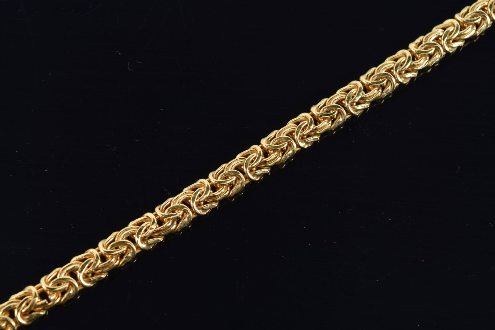 14K gold Byzantine link bracelet. Large ring clasp marked 14K. 7in length. 13.3 grams.: 14K gold Byzantine link bracelet. Large ring clasp marked 14K. 7in length. 13.3 grams.