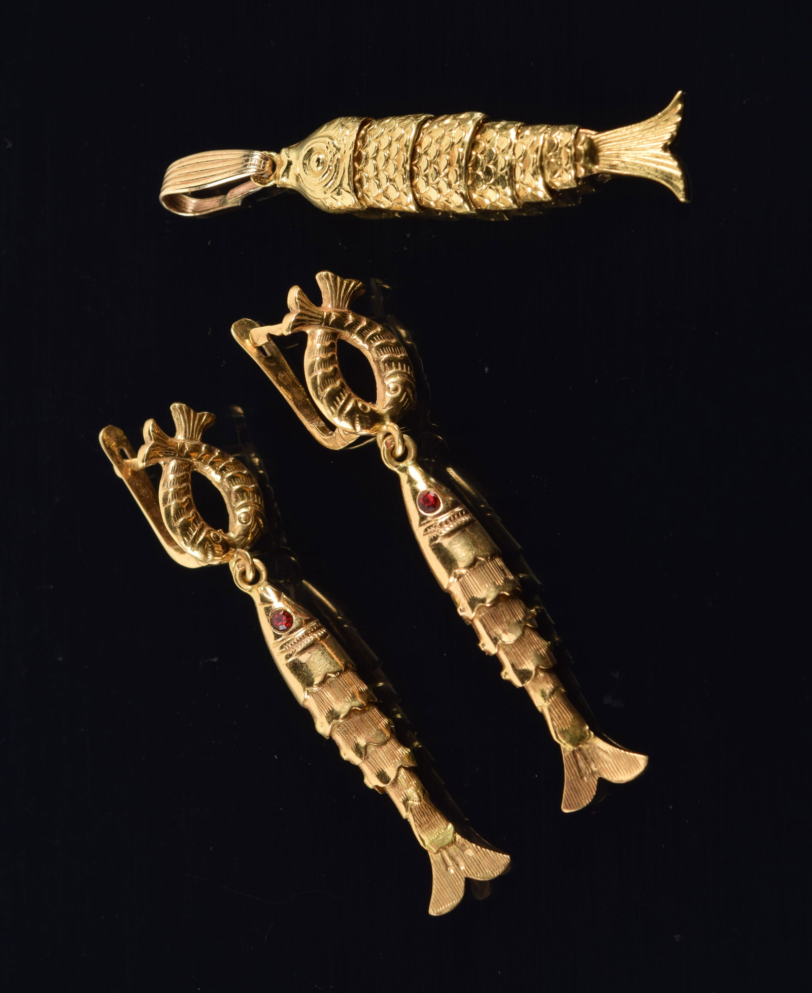 18K and 19K gold articulating fish jewelry. 1) Matching pair of 19K gold earrings with articulating: 18K and 19K gold articulating fish jewelry. 1) Matching pair of 19K gold earrings with articulating fish drops mounted with ruby eyes. Portuguese 19K gold stag head hallmark. 2) 18K marked articulatin
