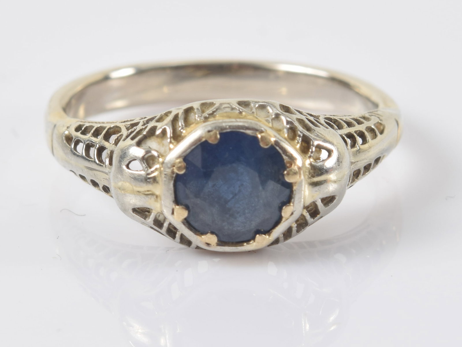 Vintage 14K white gold sapphire ring. Reticulated setting with round cut sapphire measuring approx.: Vintage 14K white gold sapphire ring. Reticulated setting with round cut sapphire measuring approx. 5.7mm diameter. Unmarked but tests as 14K. Ring size 6.25/6.5. 2.7 grams.