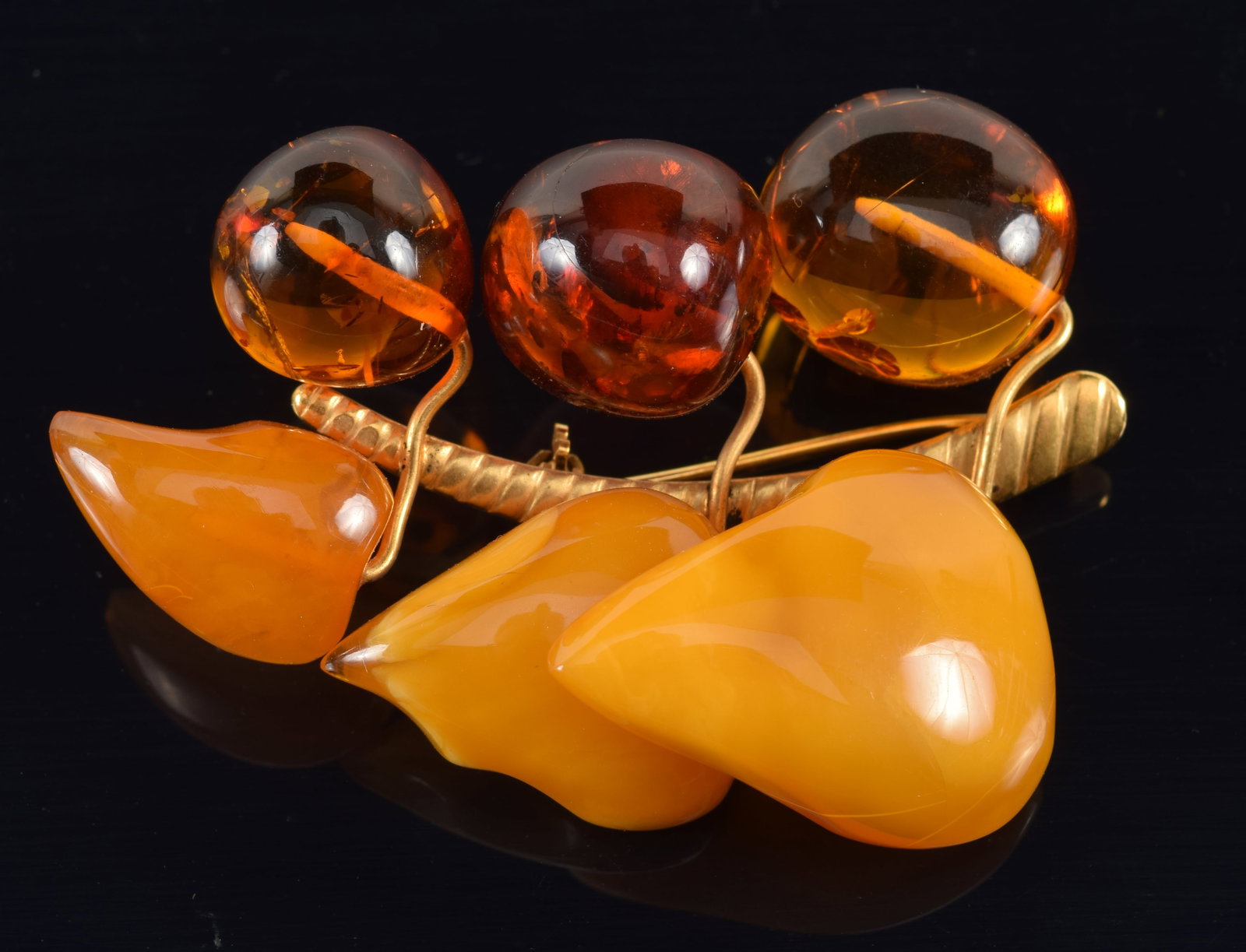 Vintage Russian 9K gold amber pin. Clear amber spheres with egg yolk amber petals on gold frame. (1 of 4)
