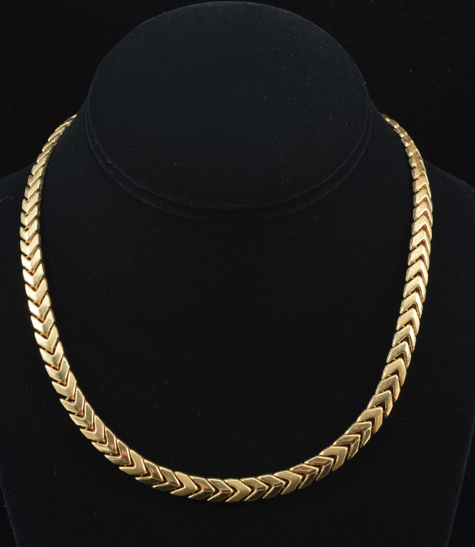 14K gold long arrow-link necklace. Fancy toggle clasp decorated with dark blue enamel accents.: 14K gold long arrow-link necklace. Fancy toggle clasp decorated with dark blue enamel accents. Alternating pattern of arrow-links with satin and polished finishes. Clasp marked 14K and maker's mark. 1