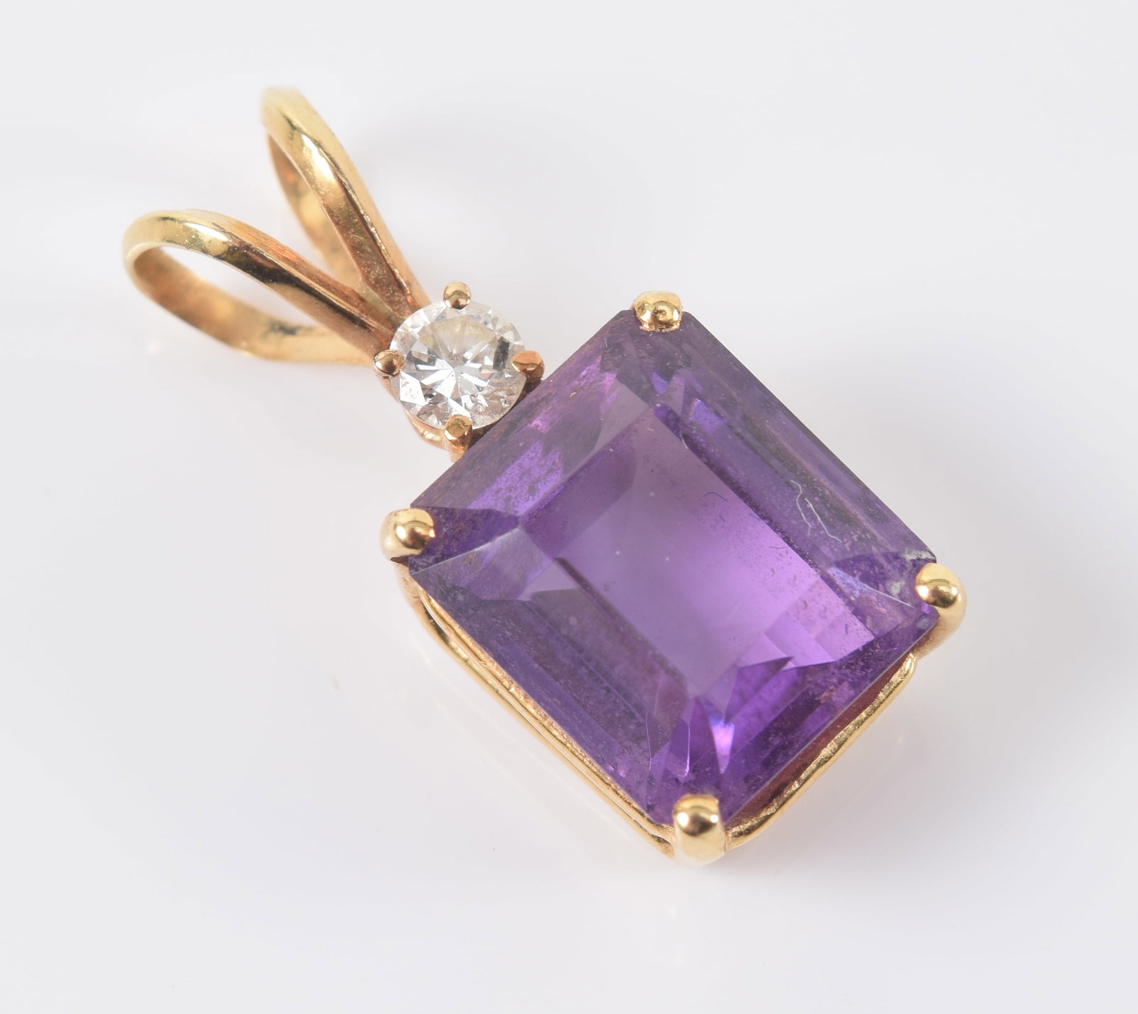 14K gold amethyst and diamond pendant. Large rectangular cut amethyst stone measures 11.2 x 9.9mm.: 14K gold amethyst and diamond pendant. Large rectangular cut amethyst stone measures 11.2 x 9.9mm. Round cut diamond about 3.5mm diameter. Unmarked but tests as 14K. 1in length. 2.7 grams.