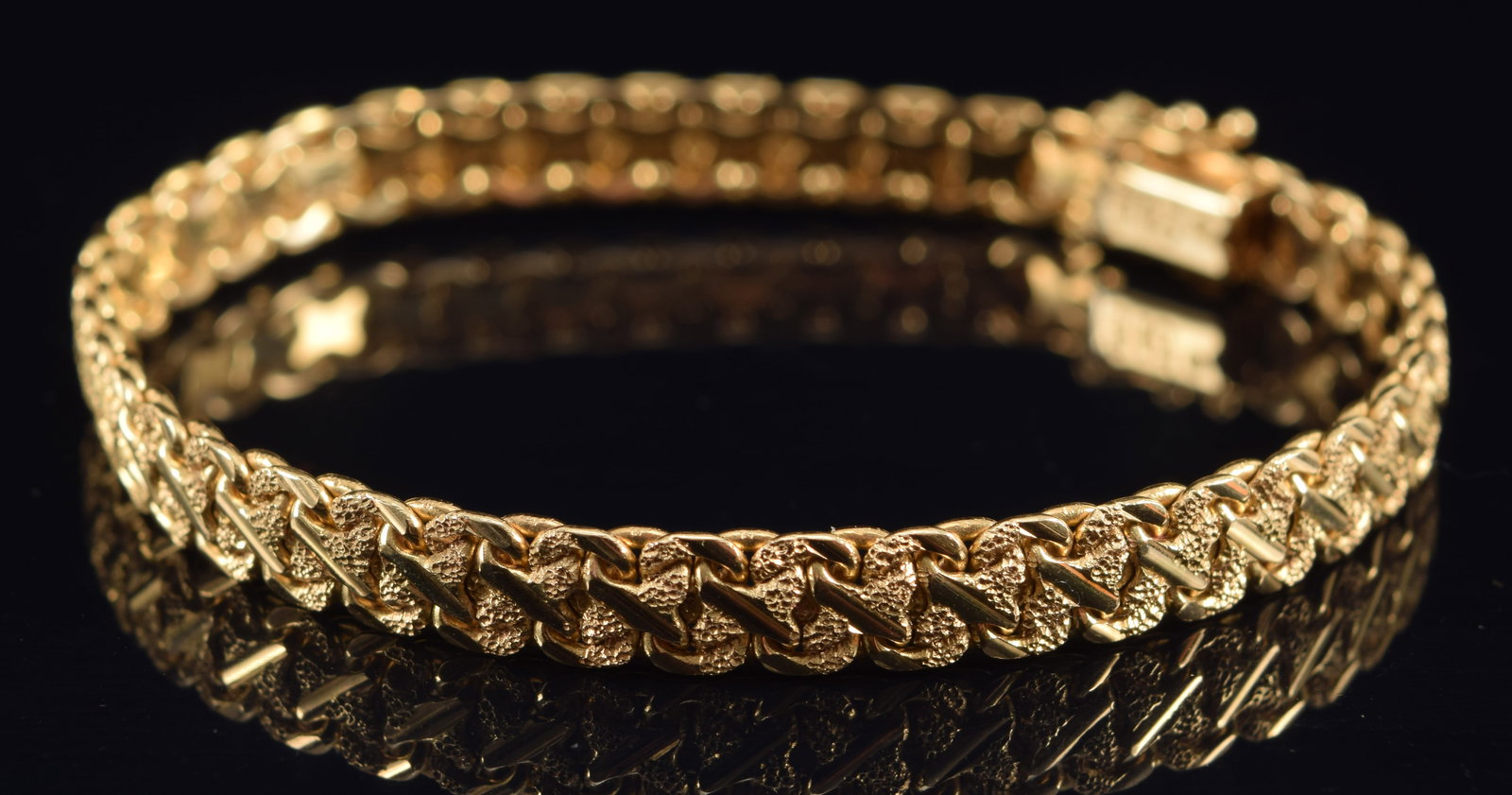 14K gold fancy textured link bracelet. Clasp marked 14K, Italy, CIL, and maker's mark. 7in length.: 14K gold fancy textured link bracelet. Clasp marked 14K, Italy, CIL, and maker's mark. 7in length. 16.4 grams.