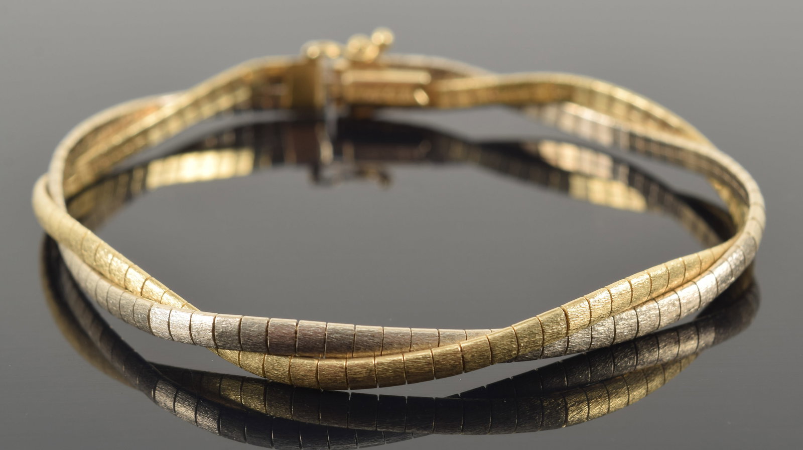 14K white and yellow gold double link twist bracelet. 7.5in length. Clasp marked 14K Italy. 13: 14K white and yellow gold double link twist bracelet. 7.5in length. Clasp marked 14K Italy. 13 grams.