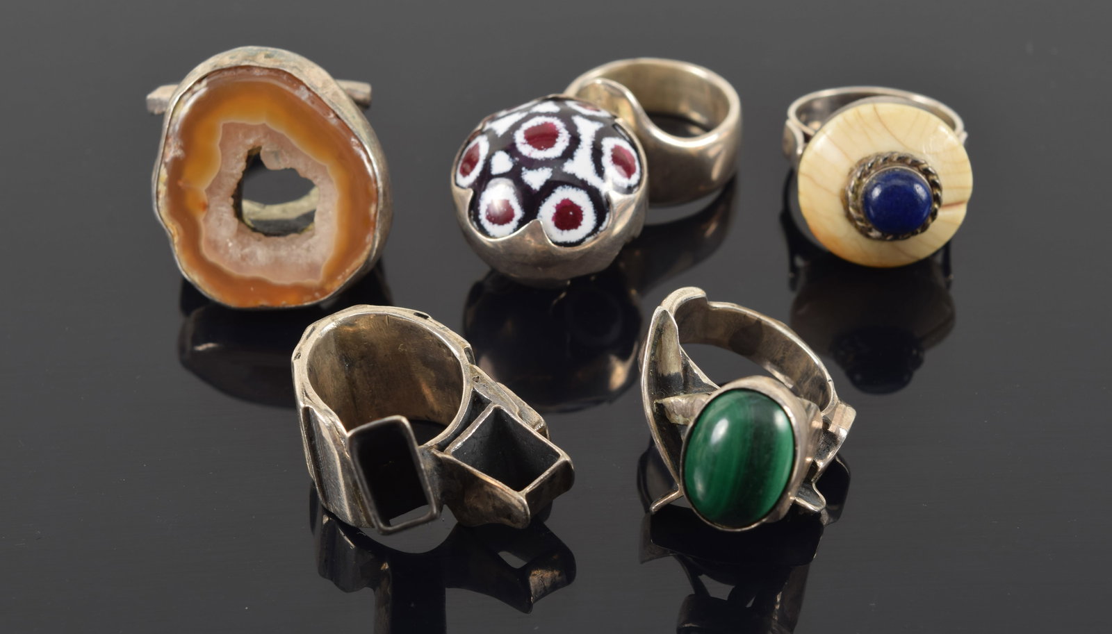 5 Scottish sterling silver modernist designer rings. To include: Geode mounted ring, malachite: 5 Scottish sterling silver modernist designer rings. To include: Geode mounted ring, malachite mounted ring, and cubist style ring all with Edinburgh silver hallmarks and maker's mark of "I & W M". Re