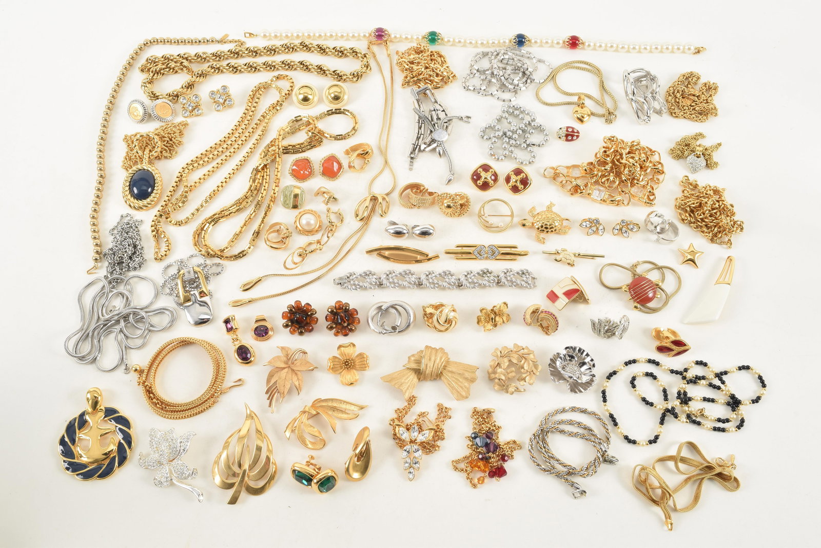 Large lot of vintage costume jewelry, including Trifari, Monet and Napier. Assorted earrings,: Large lot of vintage costume jewelry, including Trifari, Monet and Napier. Assorted earrings, brooches, pins, earrings, and necklaces.