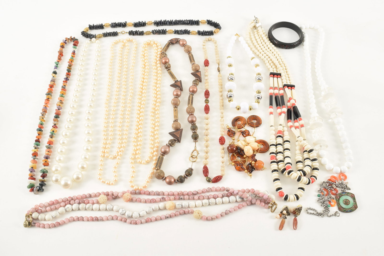 Selection of vintage costume jewelry necklaces. (1 of 8)