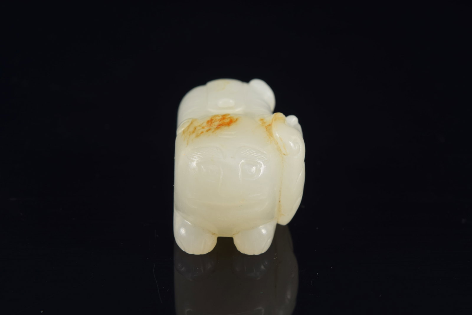 Jade pendant. China. 18th century. Pure white stone with a russet mark. Chih lung and a foo dog. - 2