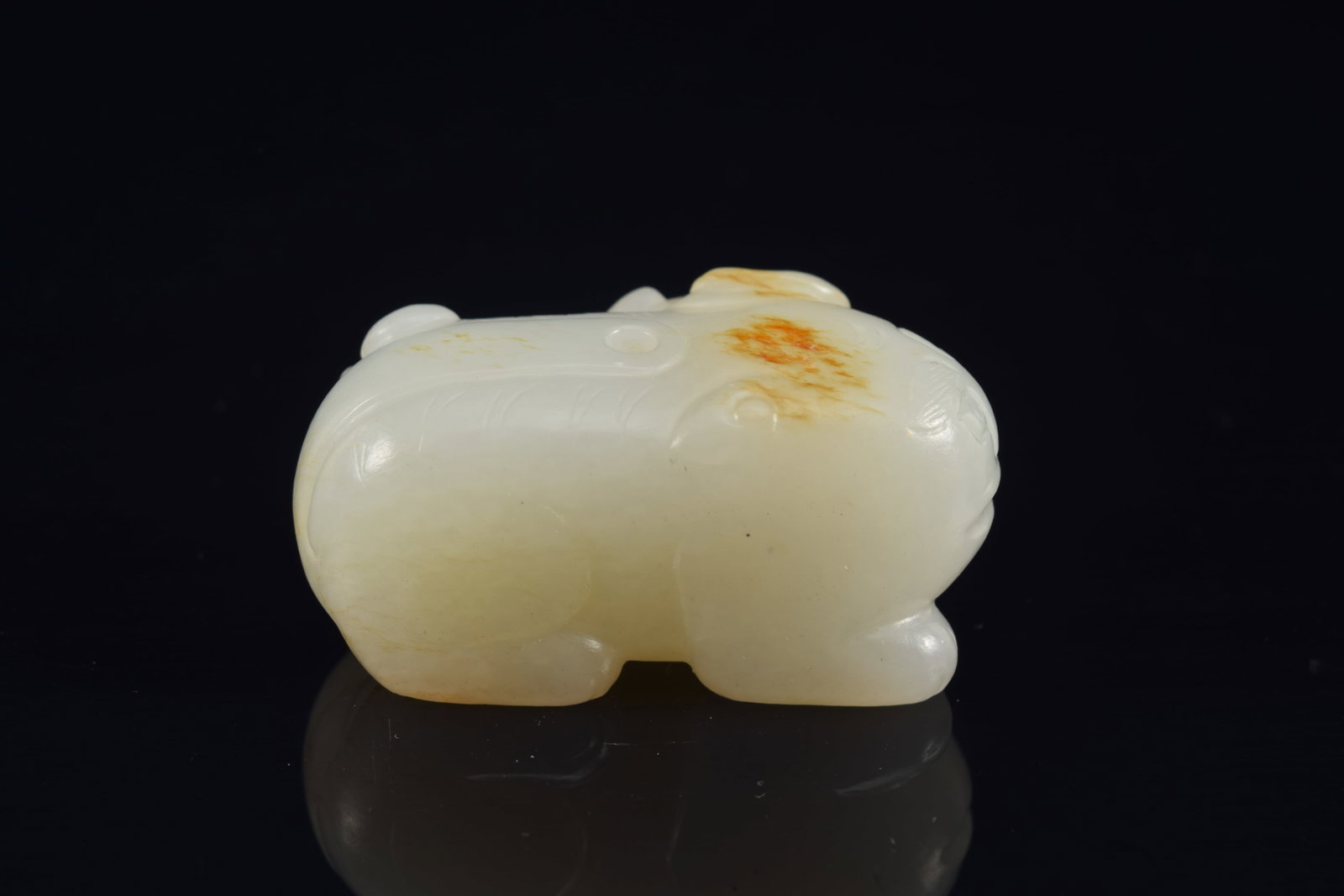 Jade pendant. China. 18th century. Pure white stone with a russet mark. Chih lung and a foo dog. - 3
