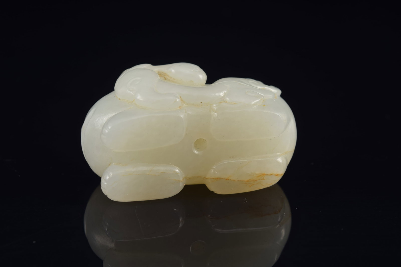 Jade pendant. China. 18th century. Pure white stone with a russet mark. Chih lung and a foo dog. - 6