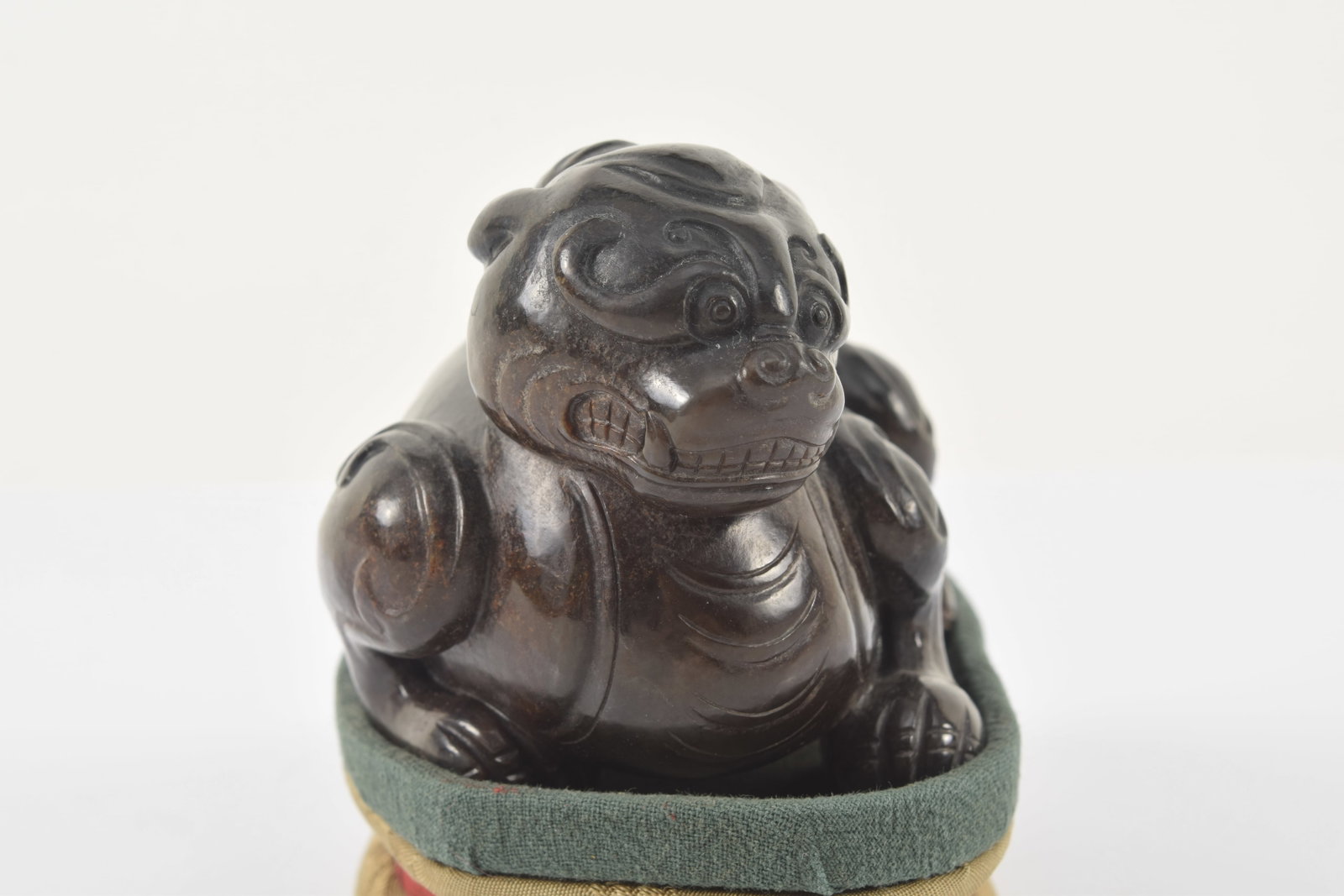 Jade luodan. China. Ming period (1368-1644). Fitted cloth stand. 4.25 x 2.5in of luodan. - 5