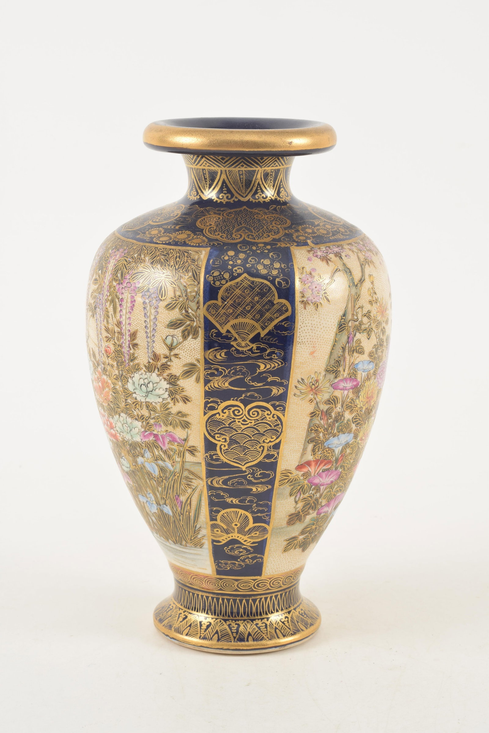Satsuma vase. Japan. Meiji period (1868-1912). Decoration of mandarin ducks on a brocaded blue - 3