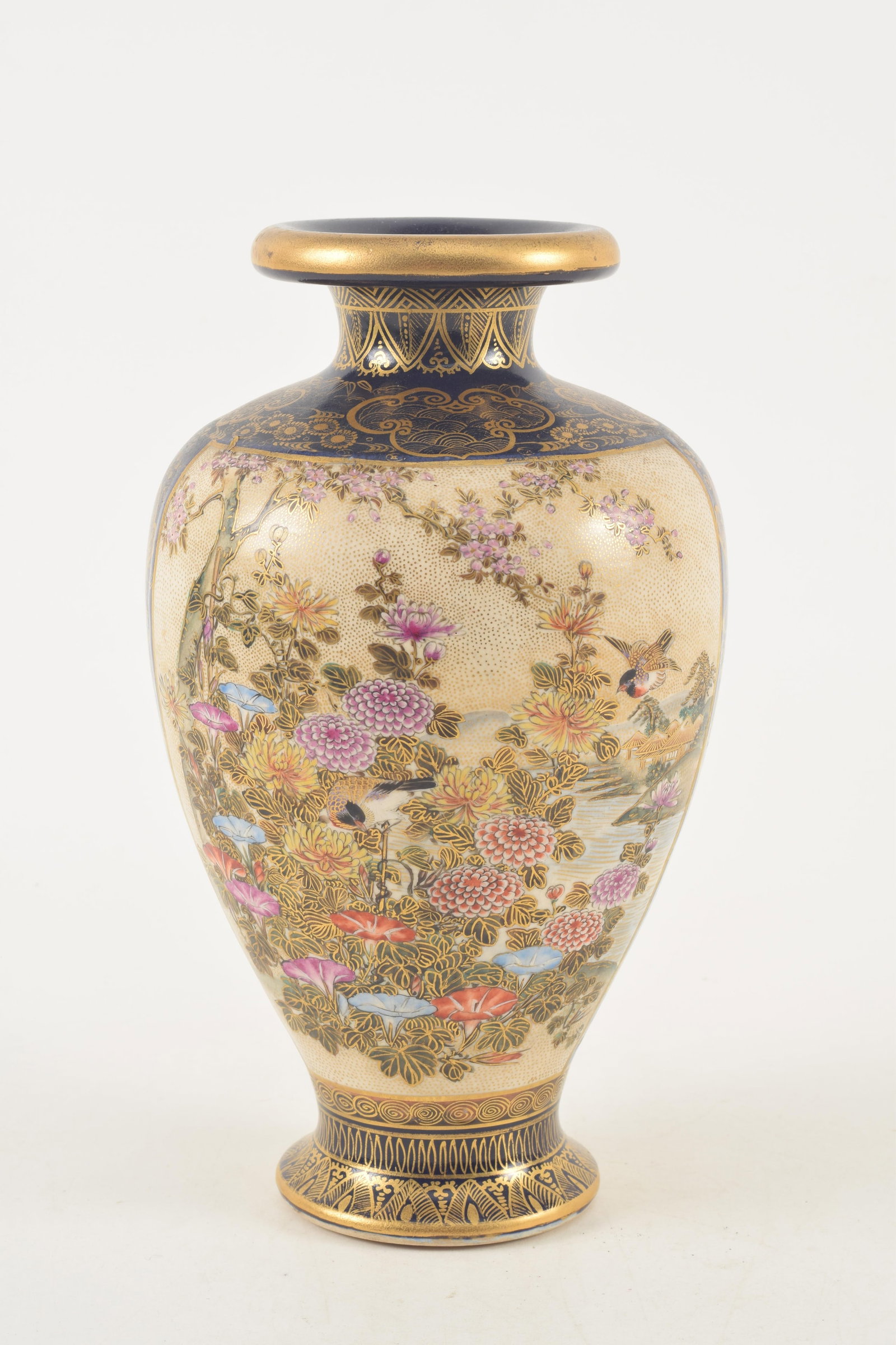 Satsuma vase. Japan. Meiji period (1868-1912). Decoration of mandarin ducks on a brocaded blue - 4