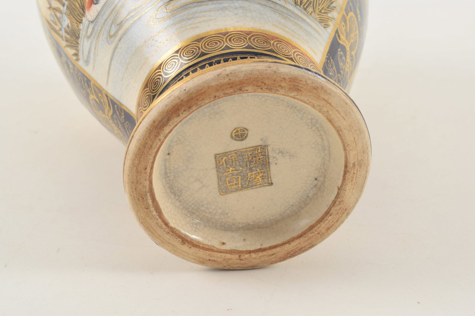 Satsuma vase. Japan. Meiji period (1868-1912). Decoration of mandarin ducks on a brocaded blue - 7