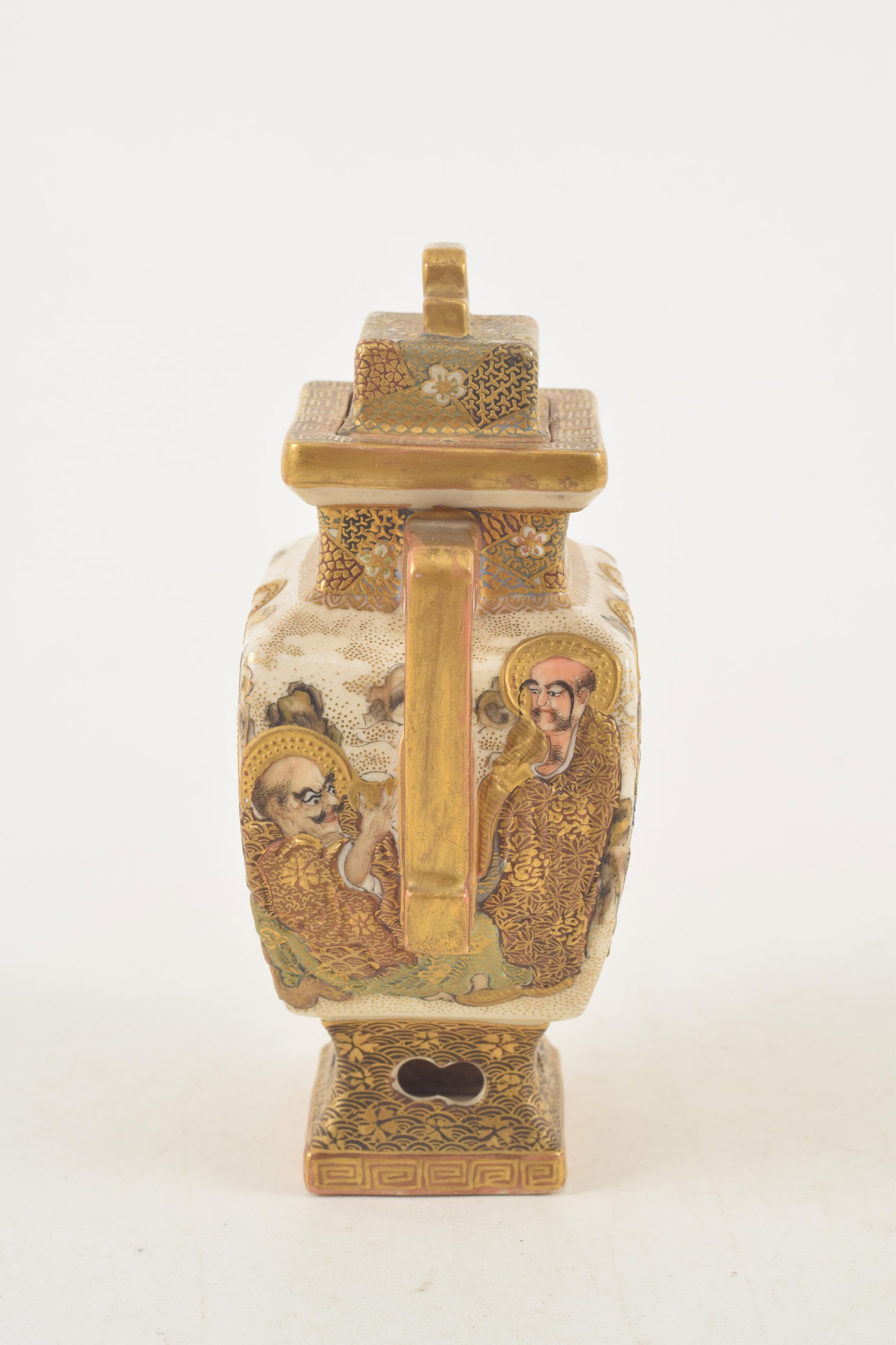 Satsuma covered jar. Japan. Meiji period (1868-1912). "Hundred Rakan" pattern of buddhist saints. - 3
