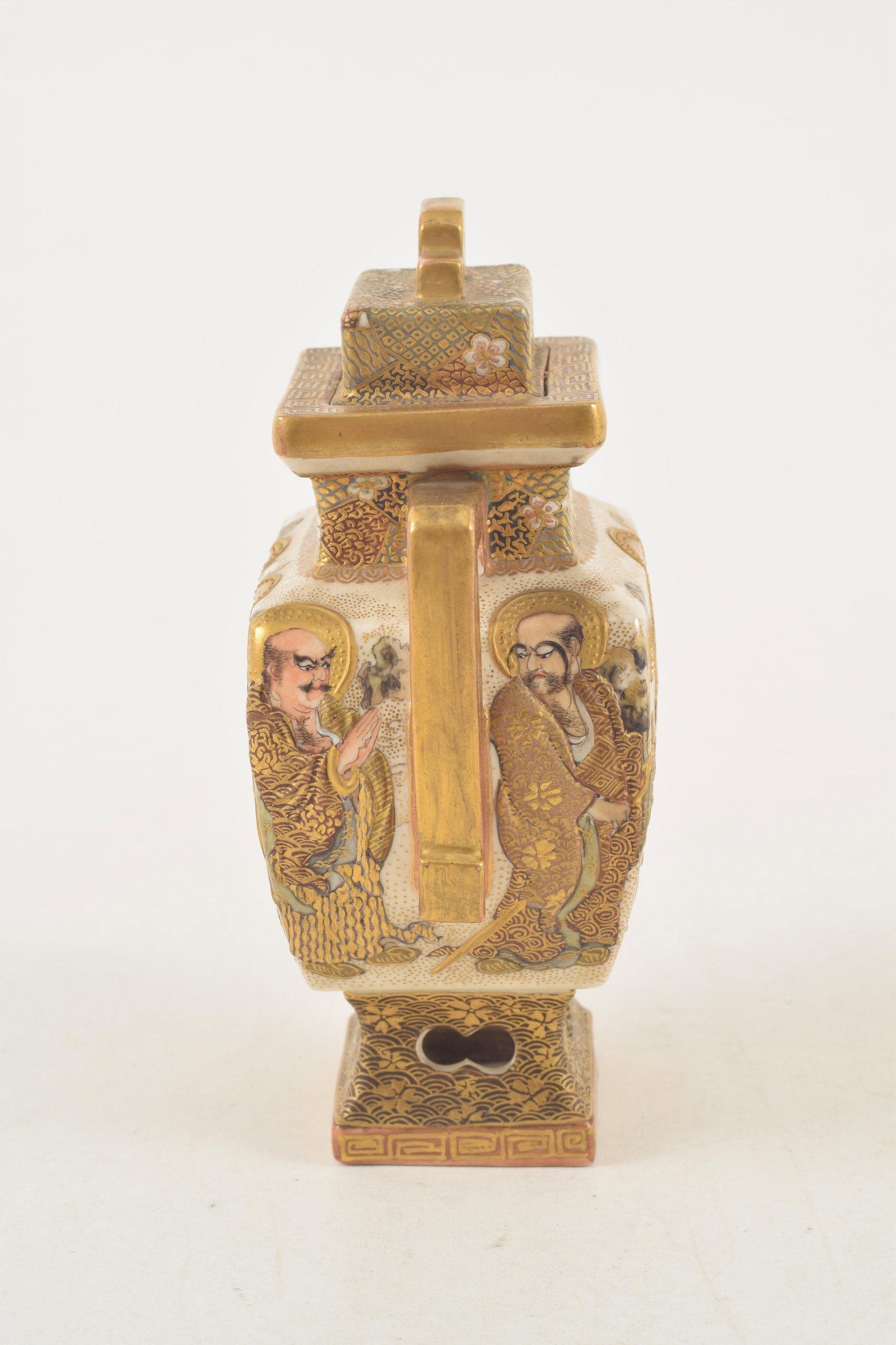 Satsuma covered jar. Japan. Meiji period (1868-1912). "Hundred Rakan" pattern of buddhist saints. - 5