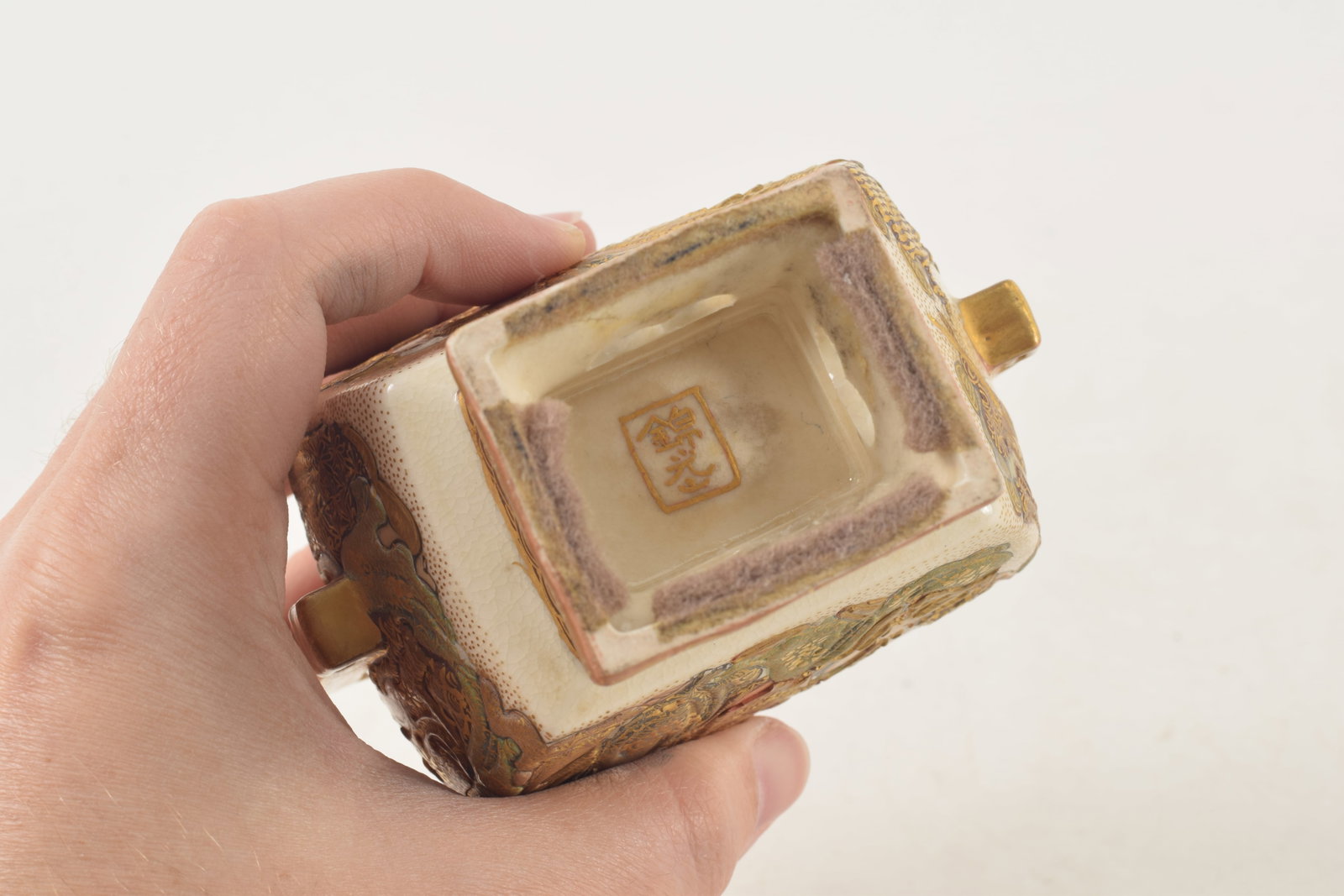 Satsuma covered jar. Japan. Meiji period (1868-1912). "Hundred Rakan" pattern of buddhist saints. - 9