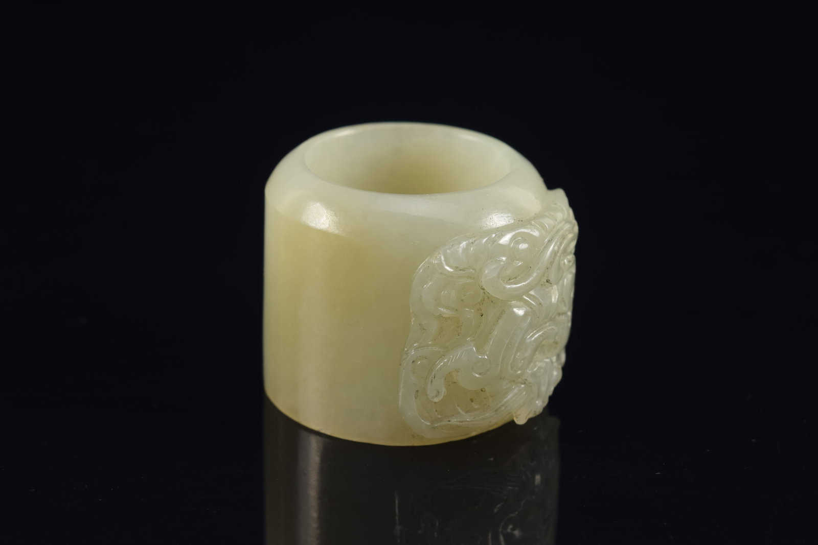 Jade archer's ring. China. 18th century. Surface carved with dragon and clouds. Grey-celadon color. - 2